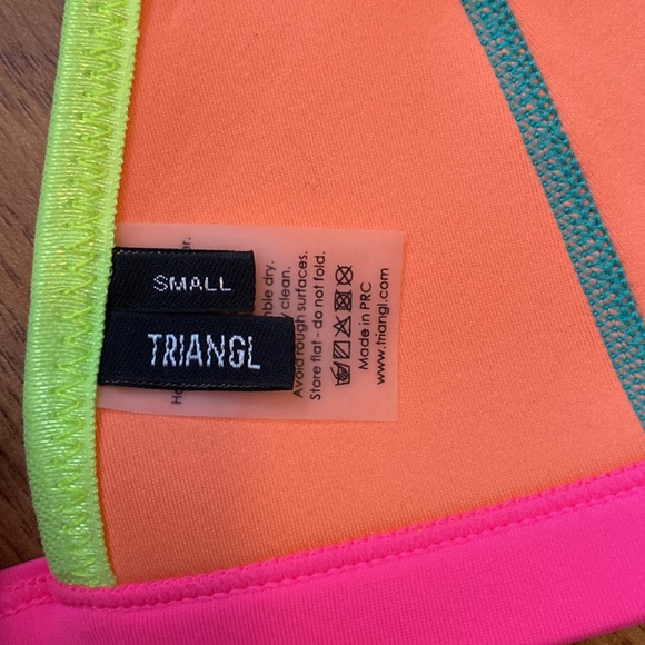 Size small triangl bikini with a matching bag - Picture 3 of 5